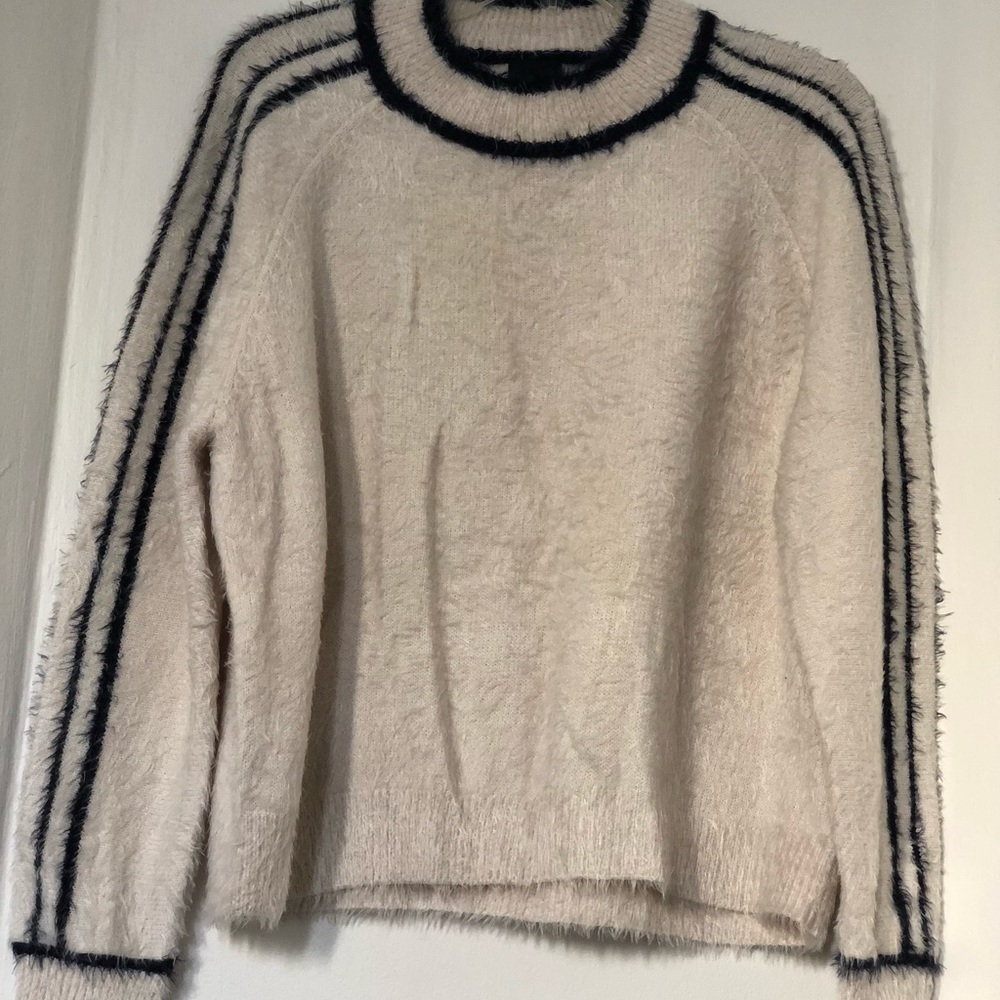 Cliche’ Cream & Navy Blue So Soft Sweater (New Without Tag)